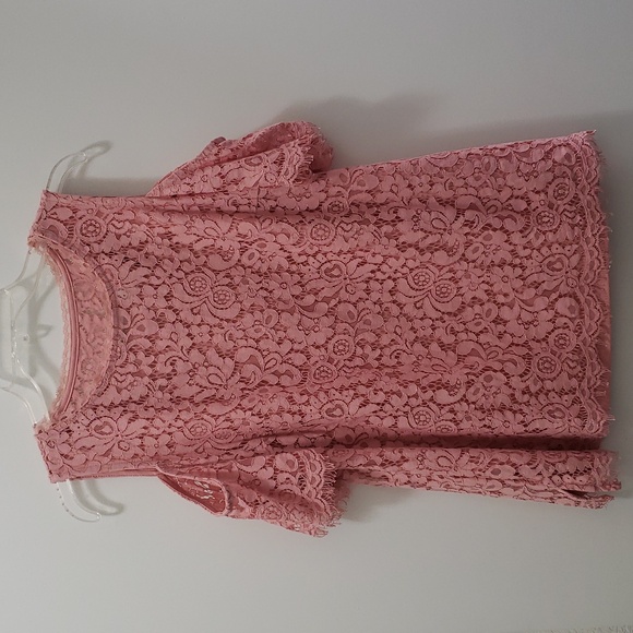 Beautiful Womens Isaac Mizrahi Live Cold Shoulder Lined Lace Top - Picture 1 of 10